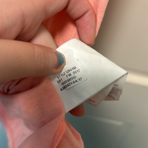 Under Armour Loose Fit Heatgear Peach and Navy T Shirt - Picture 8 of 9